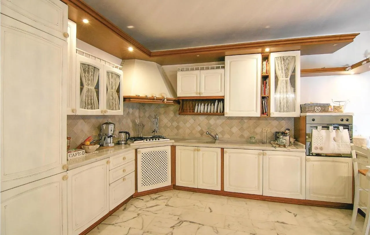 Vakantiehuis Awesome home in Codena w/ WiFi&4 Bedrooms Carrara Italië